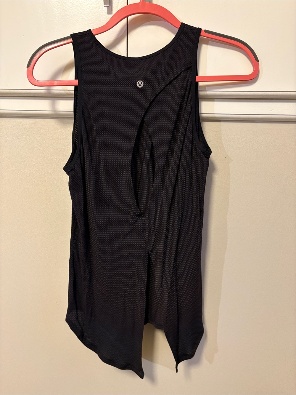 lululemon athletica Black Performance Tank with Tie Back Design Option - Picture 1 of 4